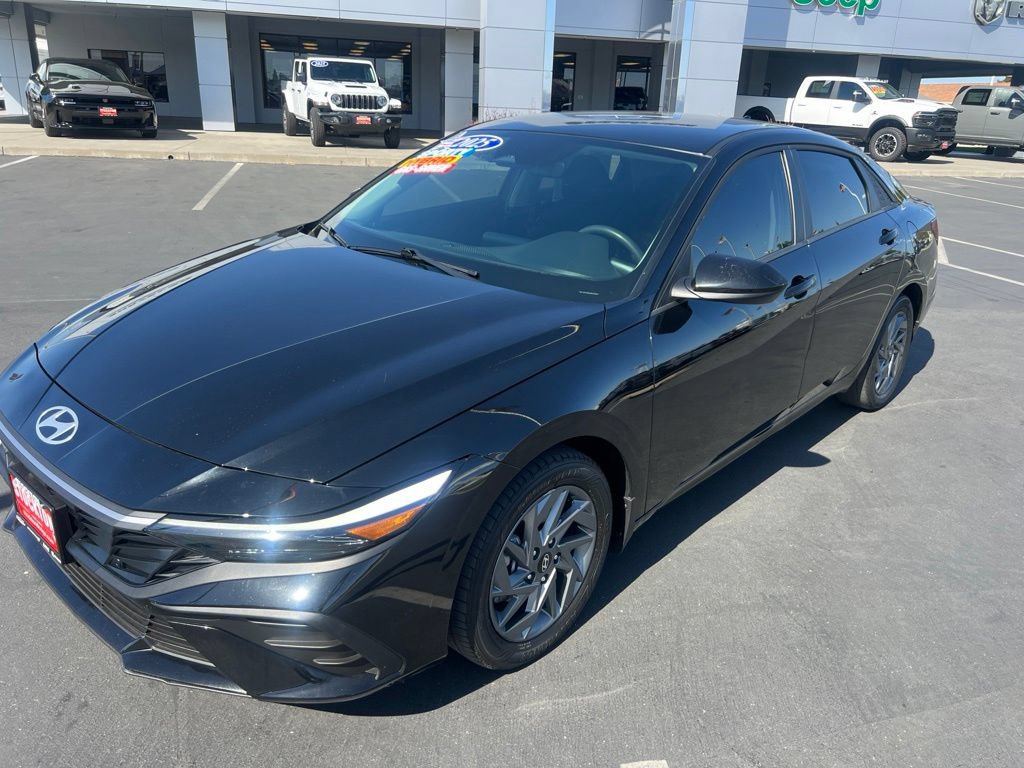 Used 2025 Hyundai Elantra Hybrid FWD image 7