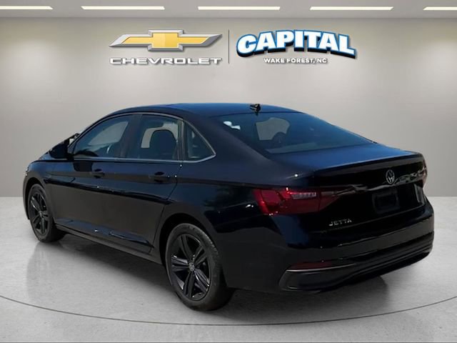Used 2023 Volkswagen Jetta SE w/ Panoramic Sunroof Package FWD image 3