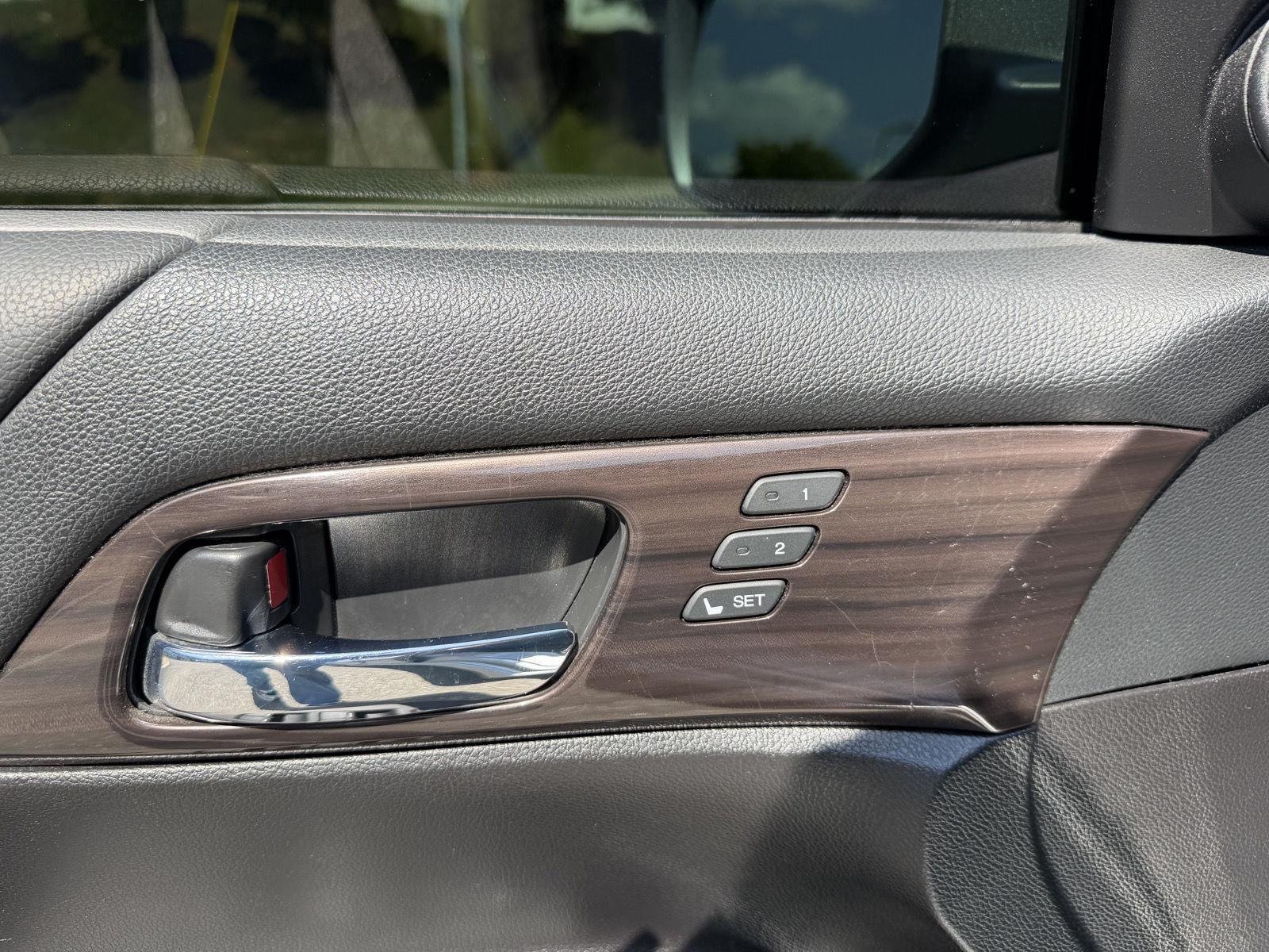 Used 2017 Honda Accord Touring image 14