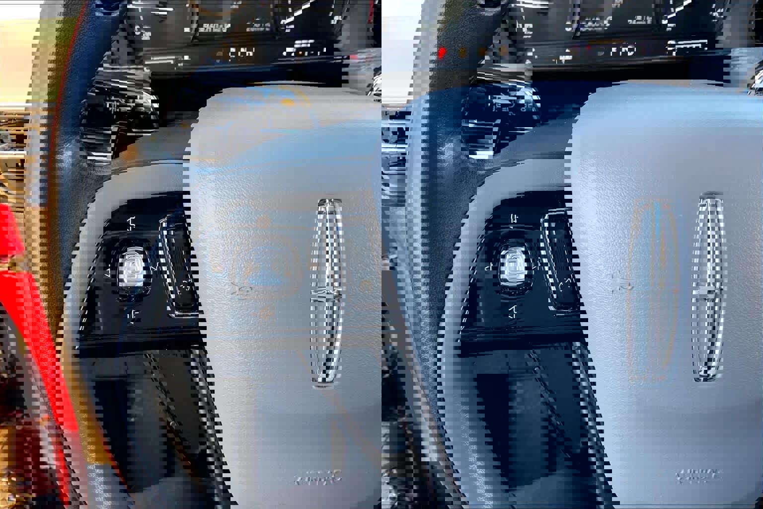 Used 2021 Lincoln Corsair AWD w/ Premium Package image 12