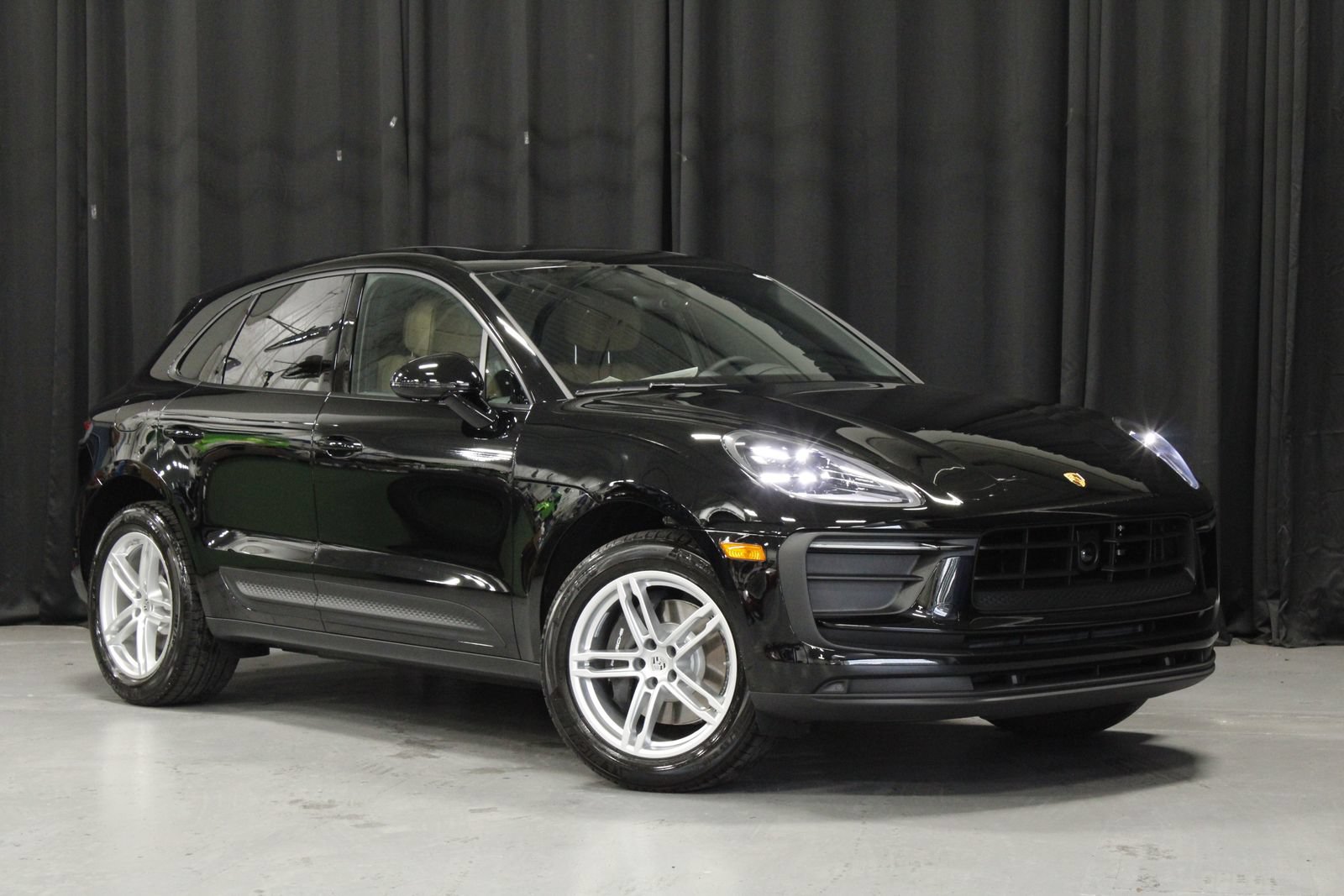 New 2026 Porsche Macan AWD/4WD image 7