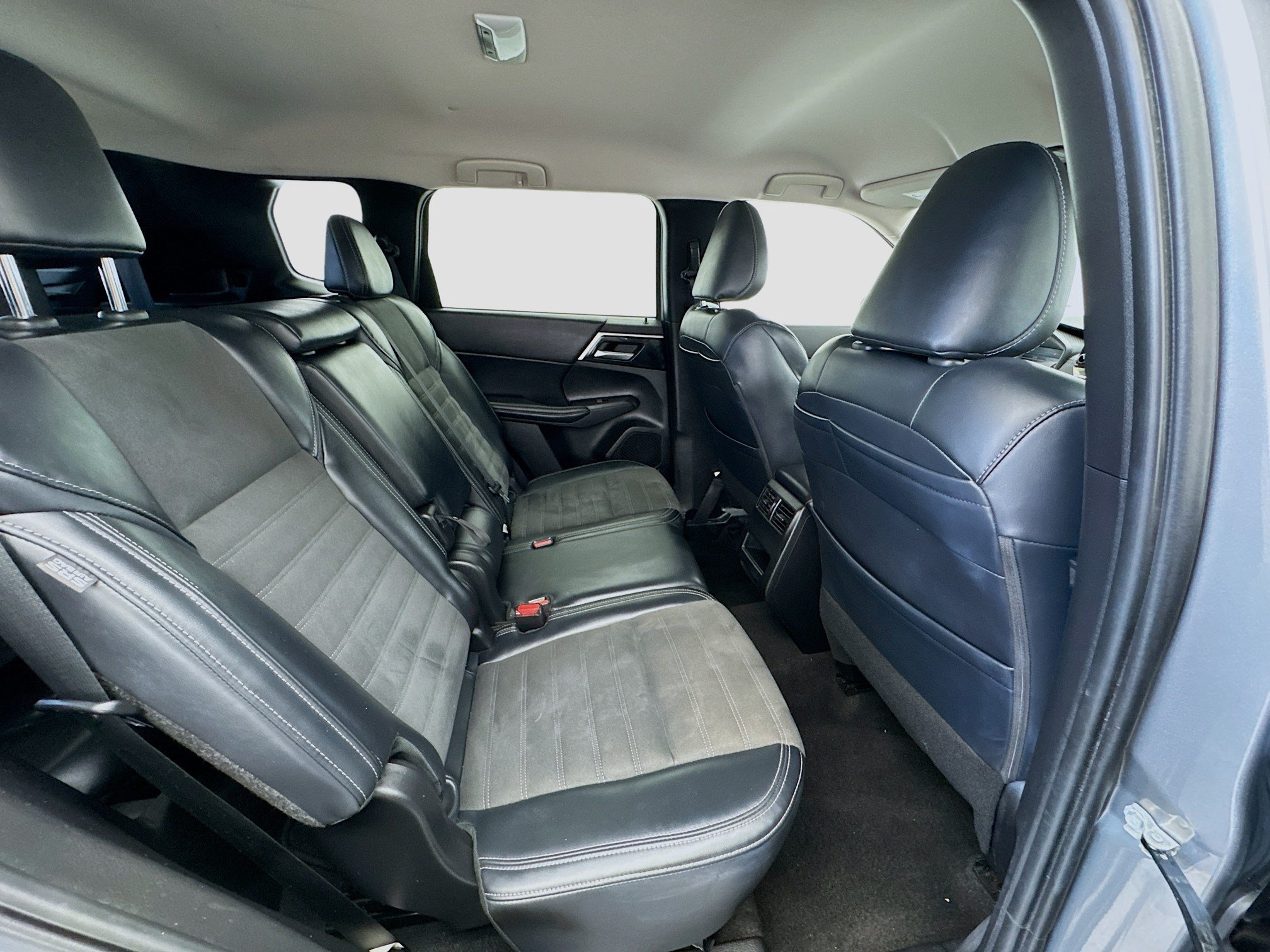 Used 2024 Mitsubishi Outlander SE FWD image 19