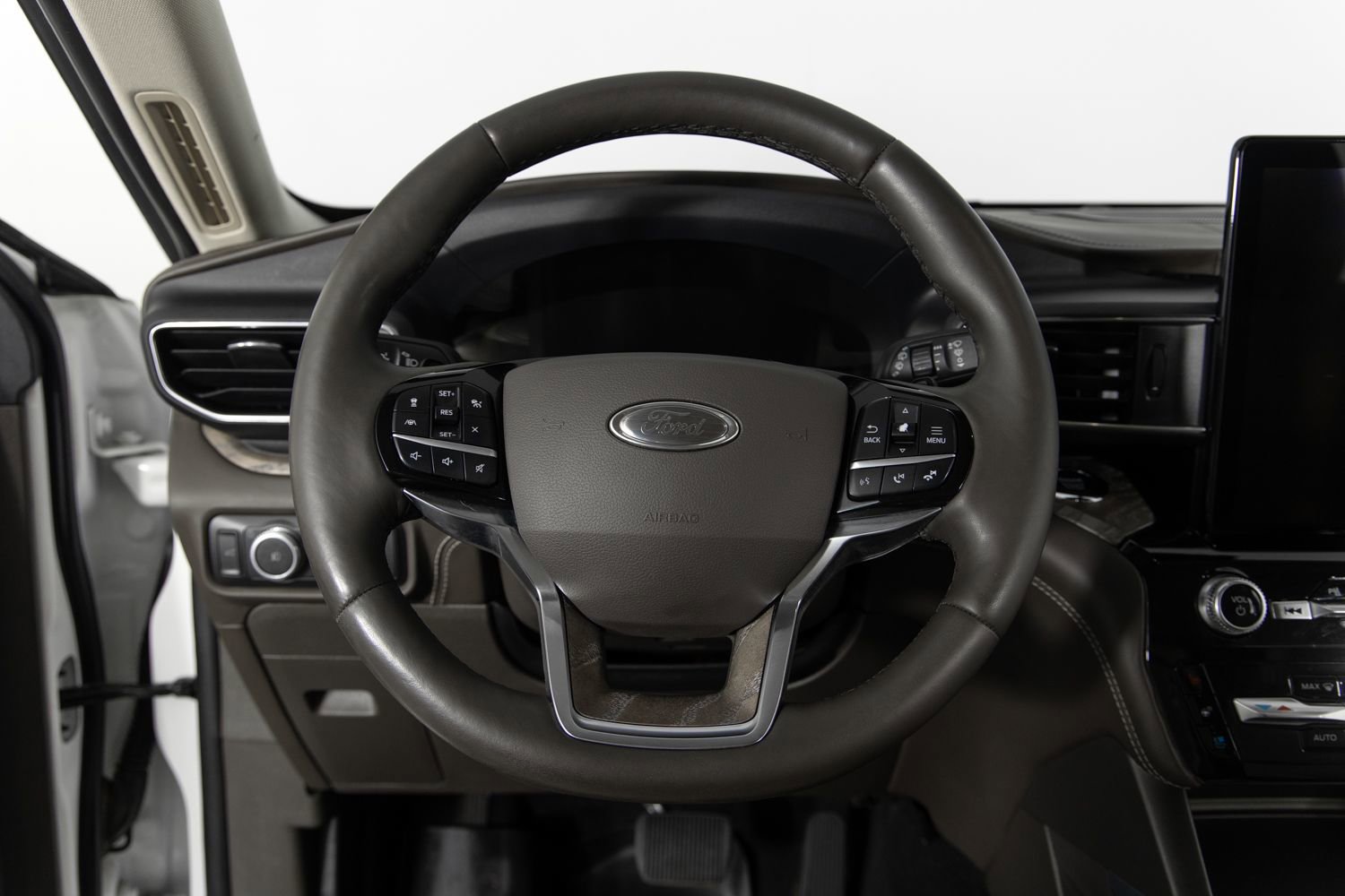 Used 2021 Ford Explorer Platinum w/ Equipment Group 601A image 31