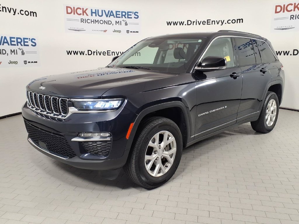 Used 2023 Jeep Grand Cherokee Limited AWD/4WD image 1