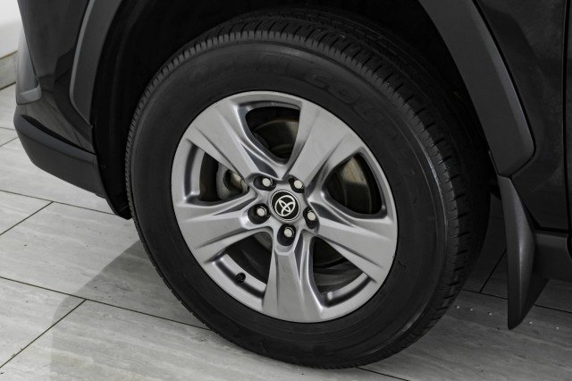 Used 2022 Toyota RAV4 XLE AWD/4WD image 48