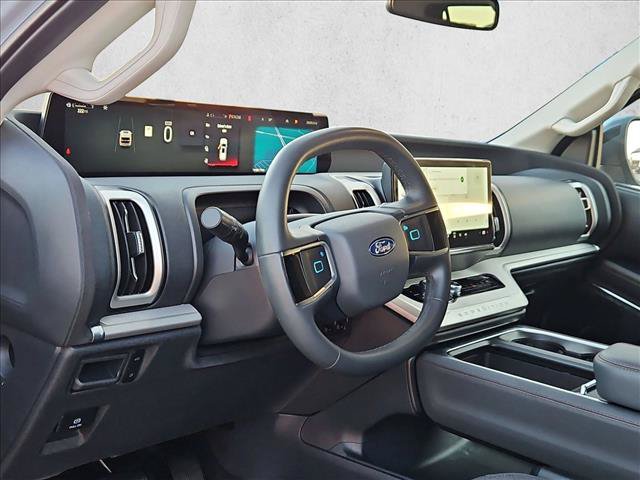 Used 2025 Ford Expedition Active RWD image 9