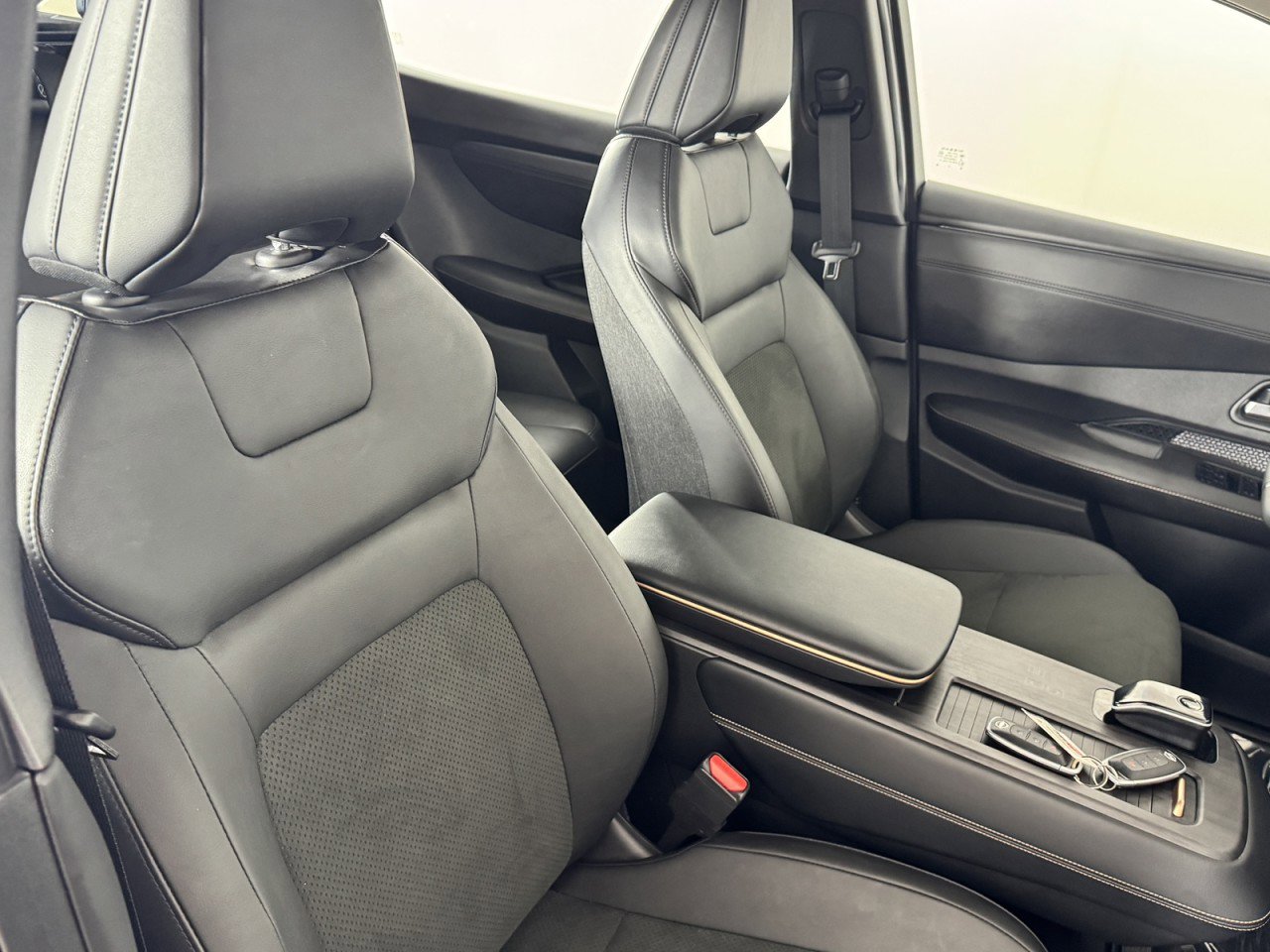 Used 2024 Nissan Ariya AWD image 12