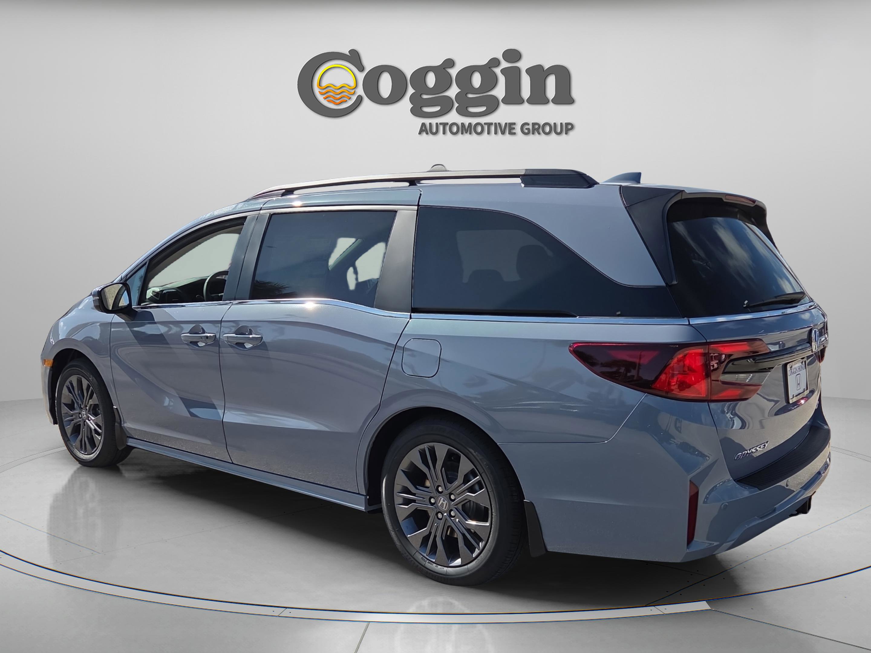 New 2026 Honda Odyssey Touring image 3