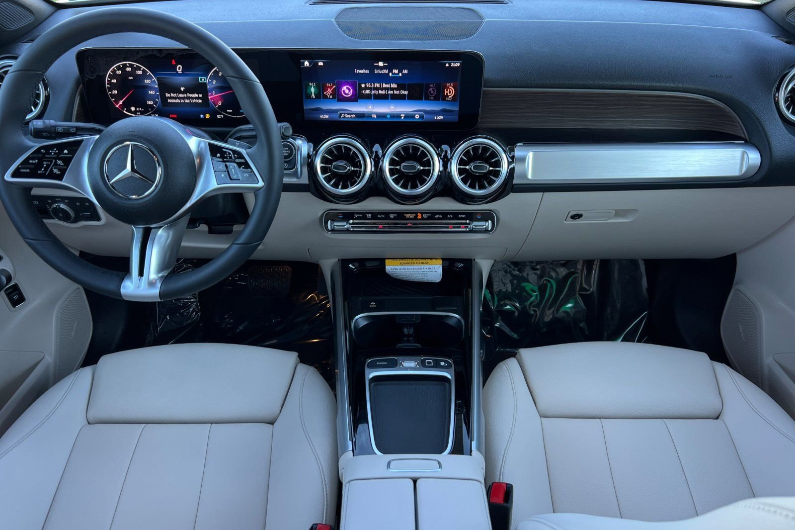 New 2025 Mercedes-Benz GLB 250 4MATIC image 3