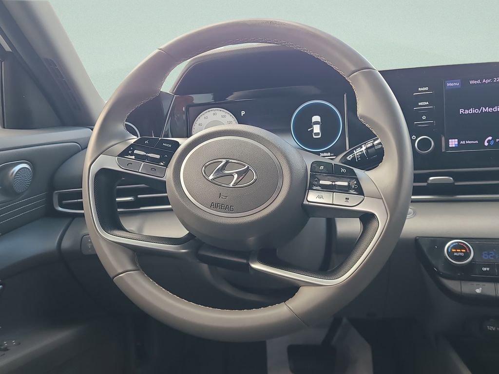 Used 2022 Hyundai Elantra SEL w/ Convenience Package FWD image 12