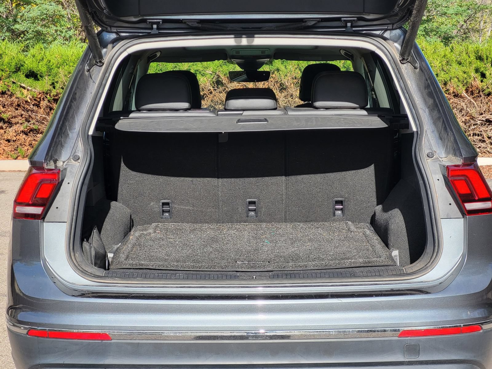 Used 2018 Volkswagen Tiguan SEL Premium AWD/4WD image 29