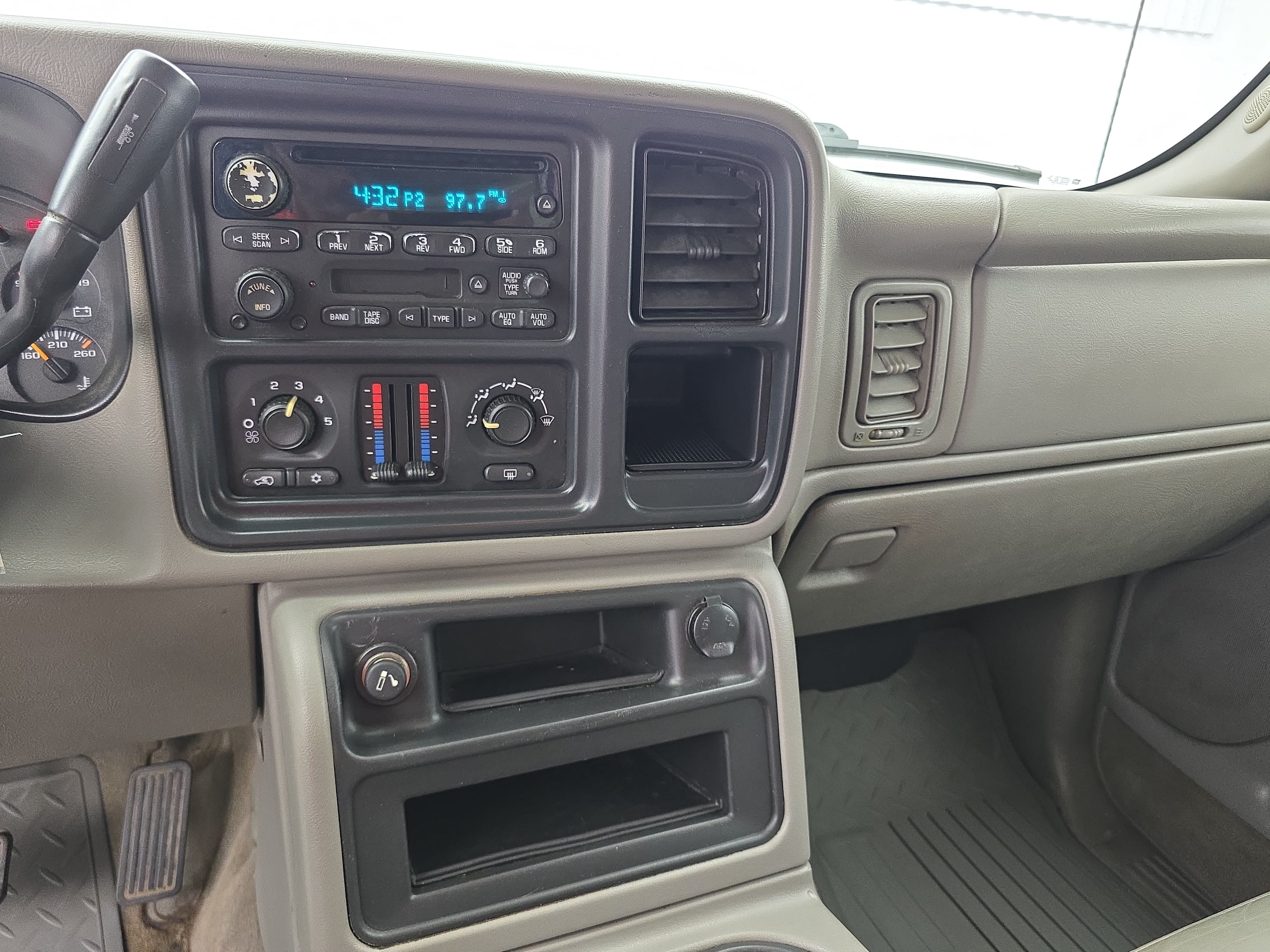 Used 2005 Chevrolet Silverado 1500 4x4 Crew Cab w/ Light Duty Power Package image 19