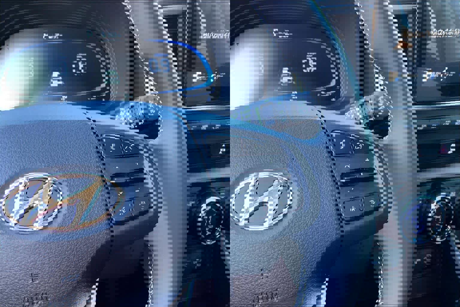 Certified 2025 Hyundai Venue SEL image 24