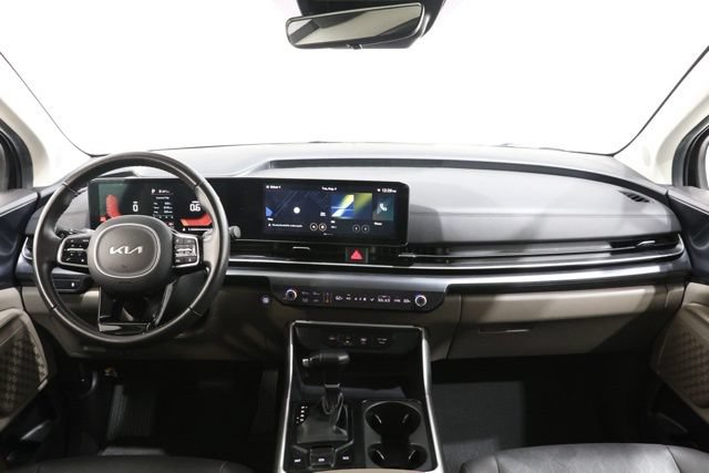 Used 2025 Kia Carnival FWD image 14