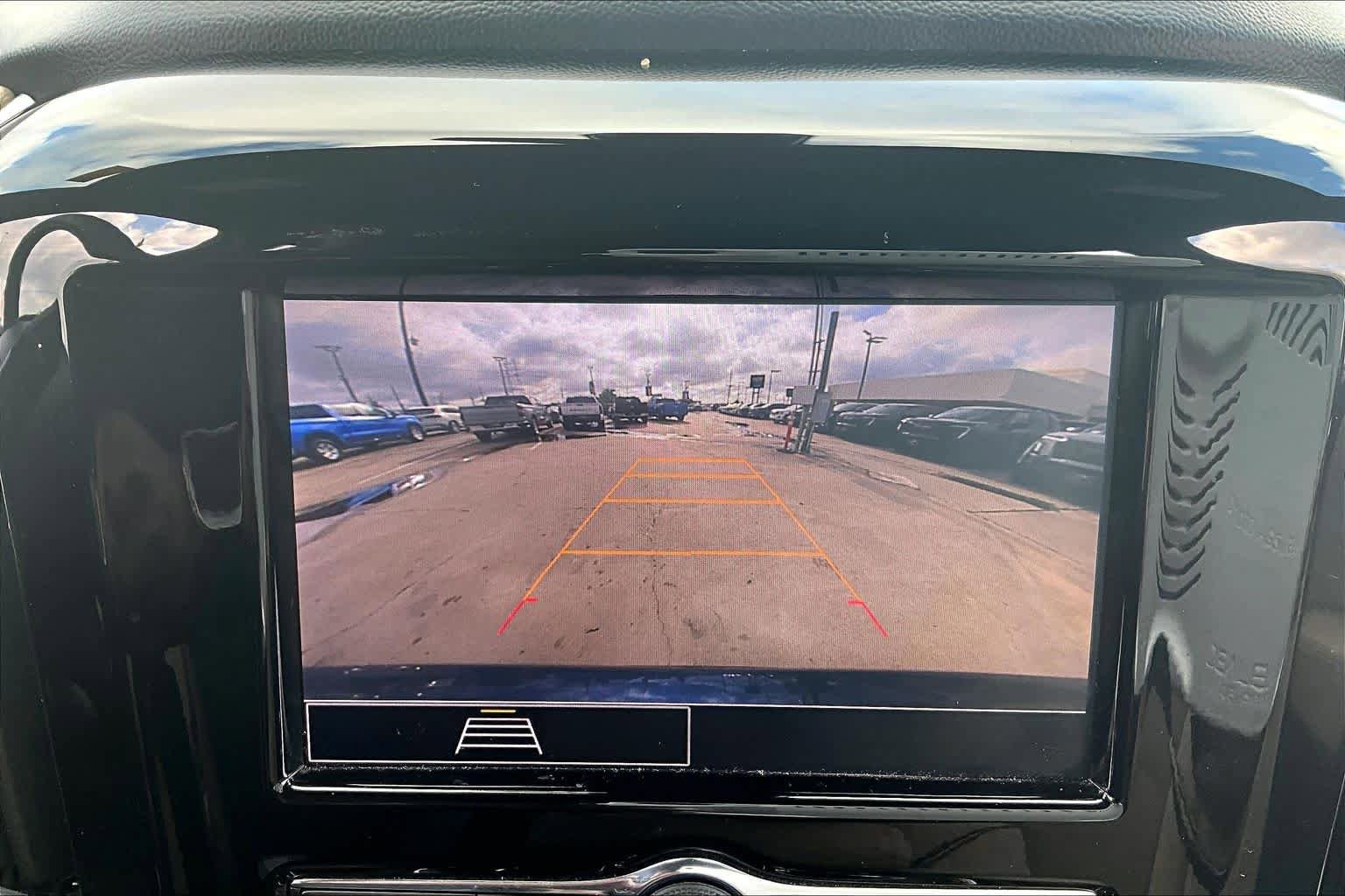 Used 2022 Chevrolet Traverse LS FWD image 27