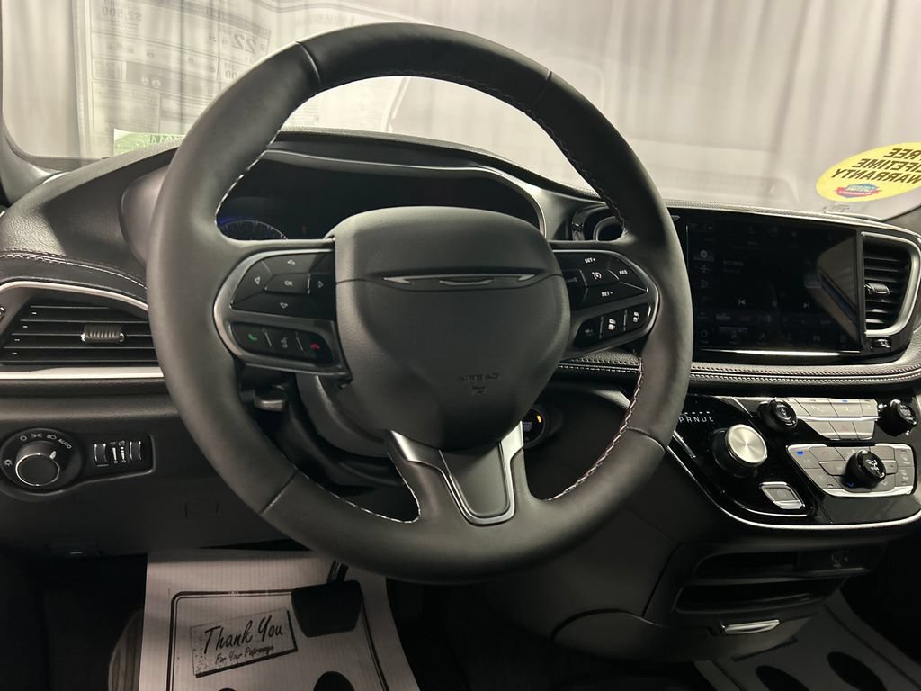 New 2027 Chrysler Pacifica Select FWD image 13