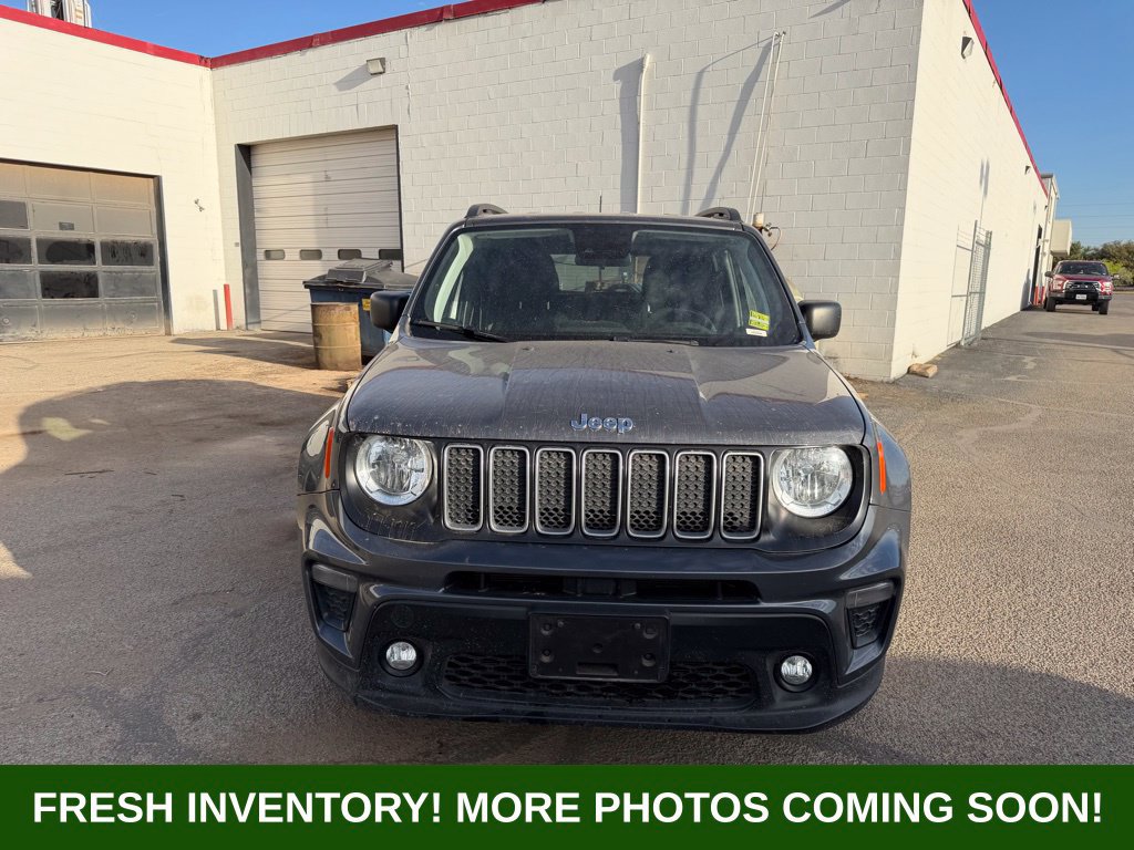 Used 2022 Jeep Renegade Latitude AWD/4WD image 2