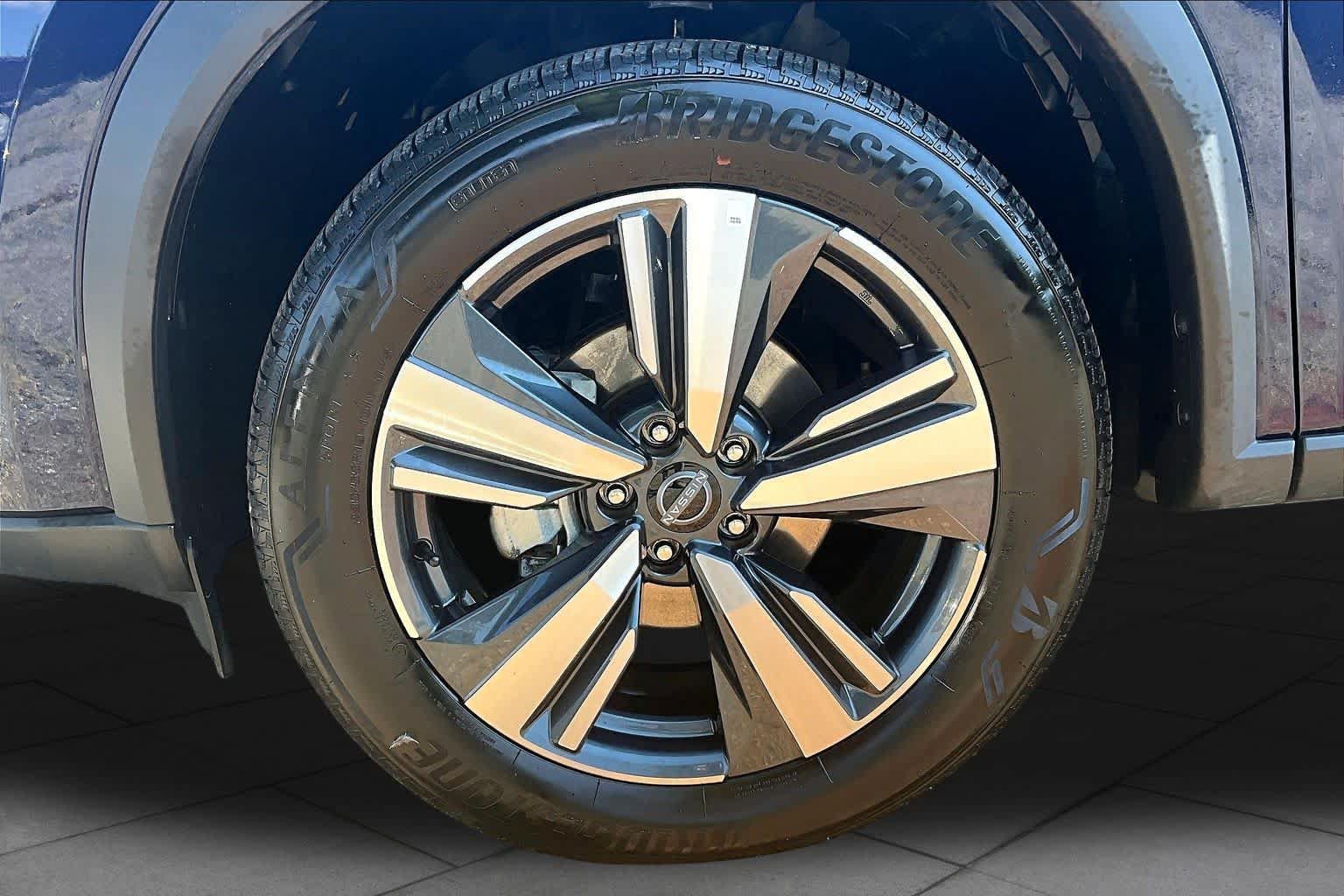 Used 2026 Nissan Rogue SL AWD/4WD image 11