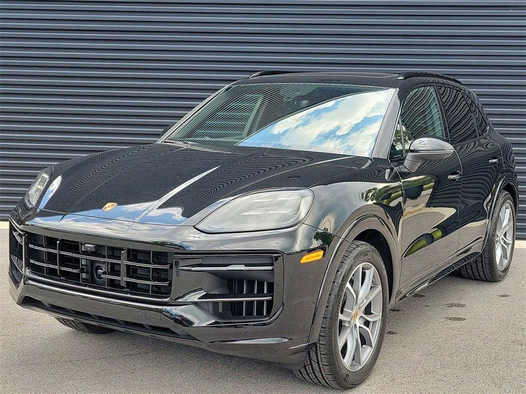 Certified 2025 Porsche Cayenne image 1