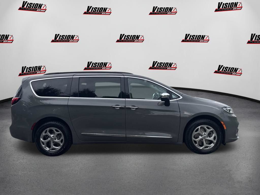 Used 2023 Chrysler Pacifica Limited AWD/4WD image 4