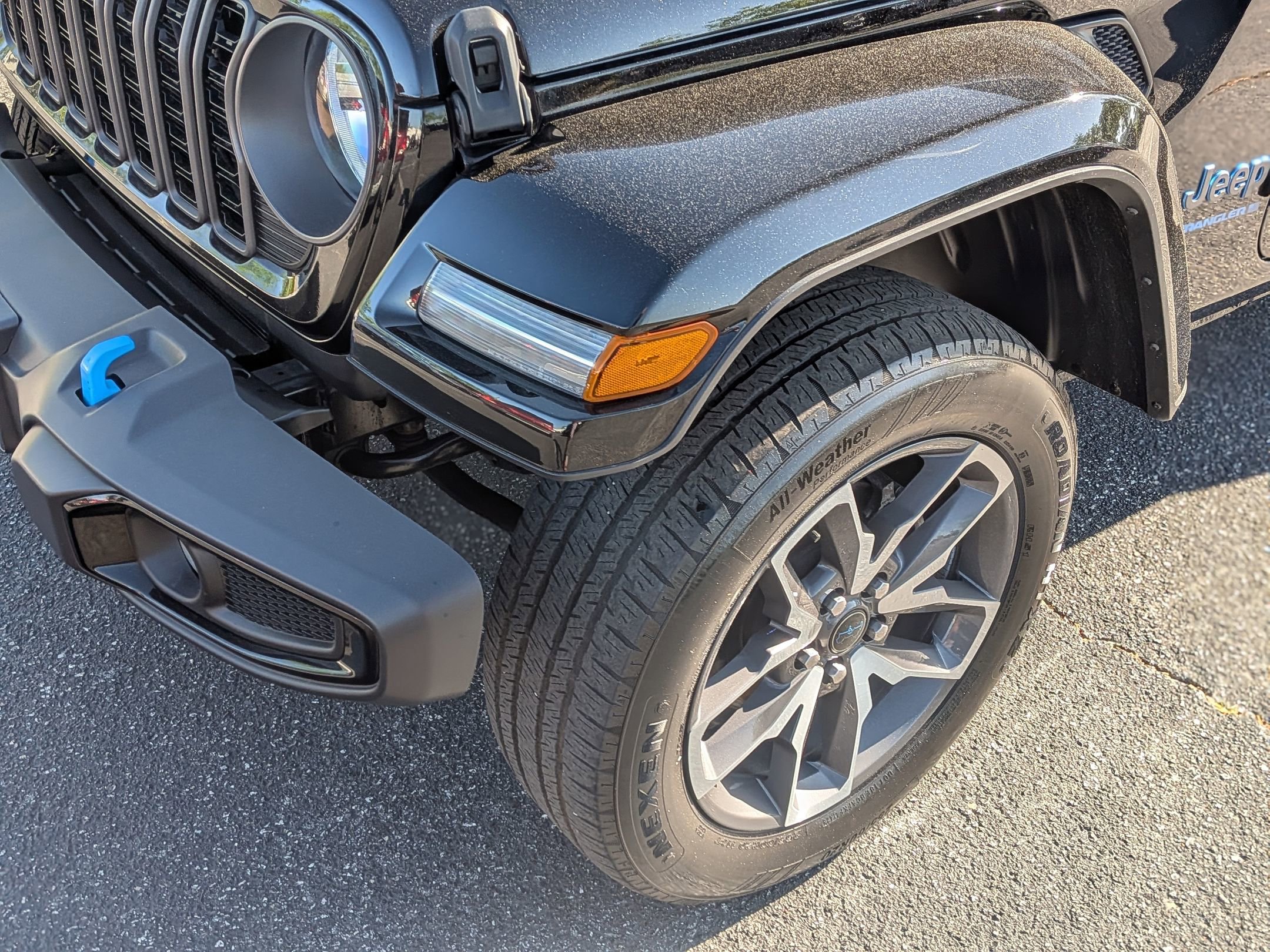 Used 2024 Jeep Wrangler Unlimited w/ Convenience Group AWD/4WD image 11