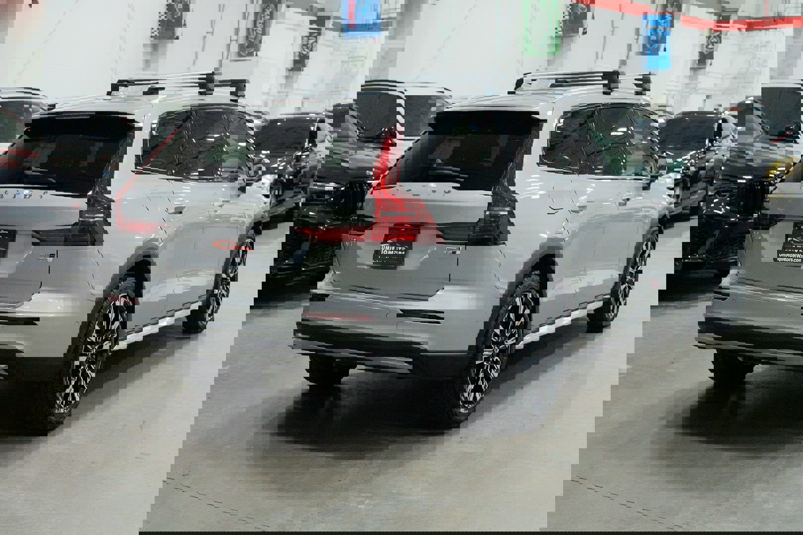 Used 2023 Volvo V60 B5 Cross Country Ultimate w/ Climate Package image 8