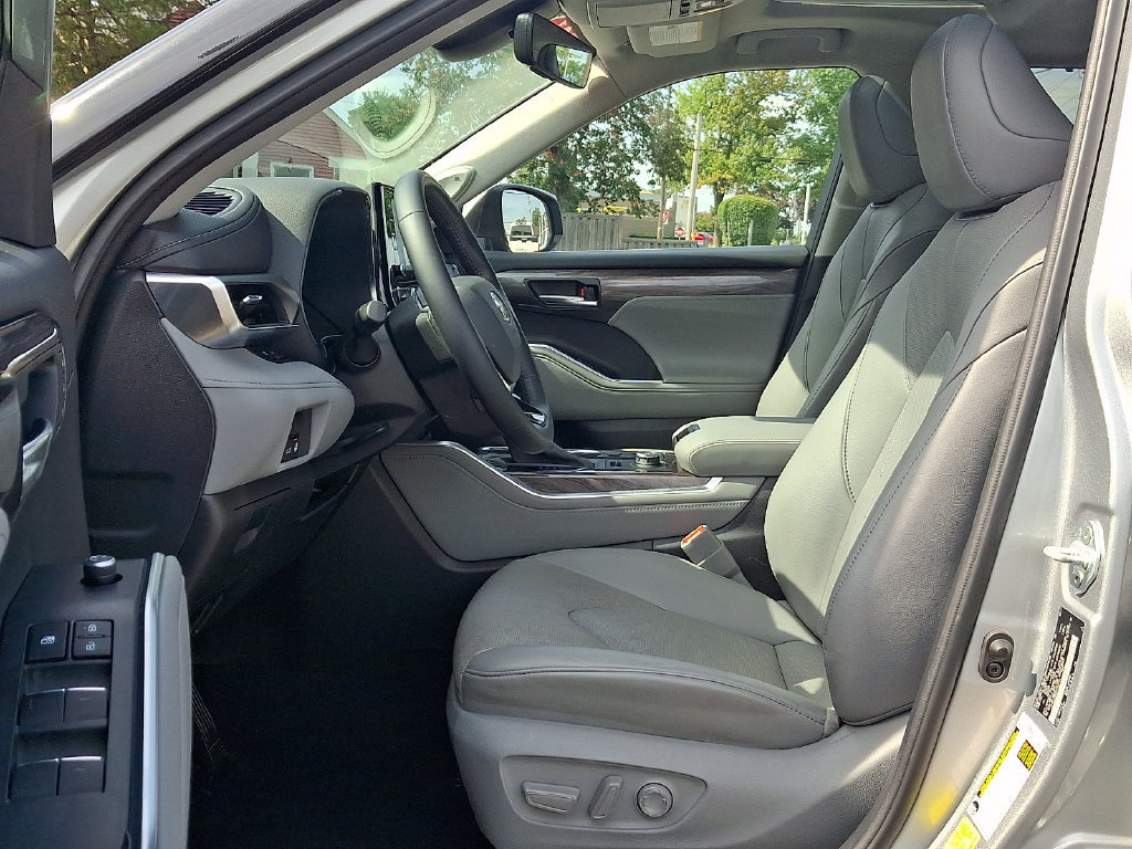 Used 2021 Toyota Highlander Limited AWD/4WD image 13
