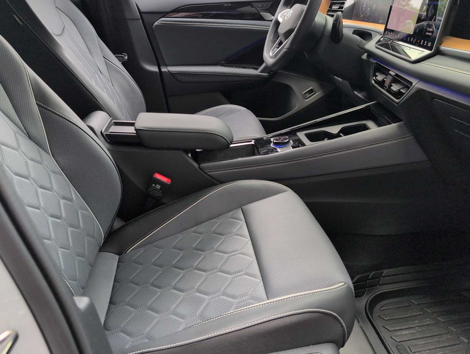 Used 2025 Volkswagen Tiguan SEL R-Line AWD/4WD image 21