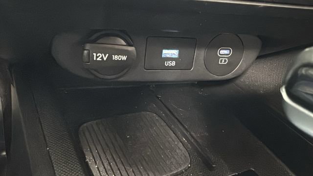 Used 2024 Hyundai Elantra Limited image 25