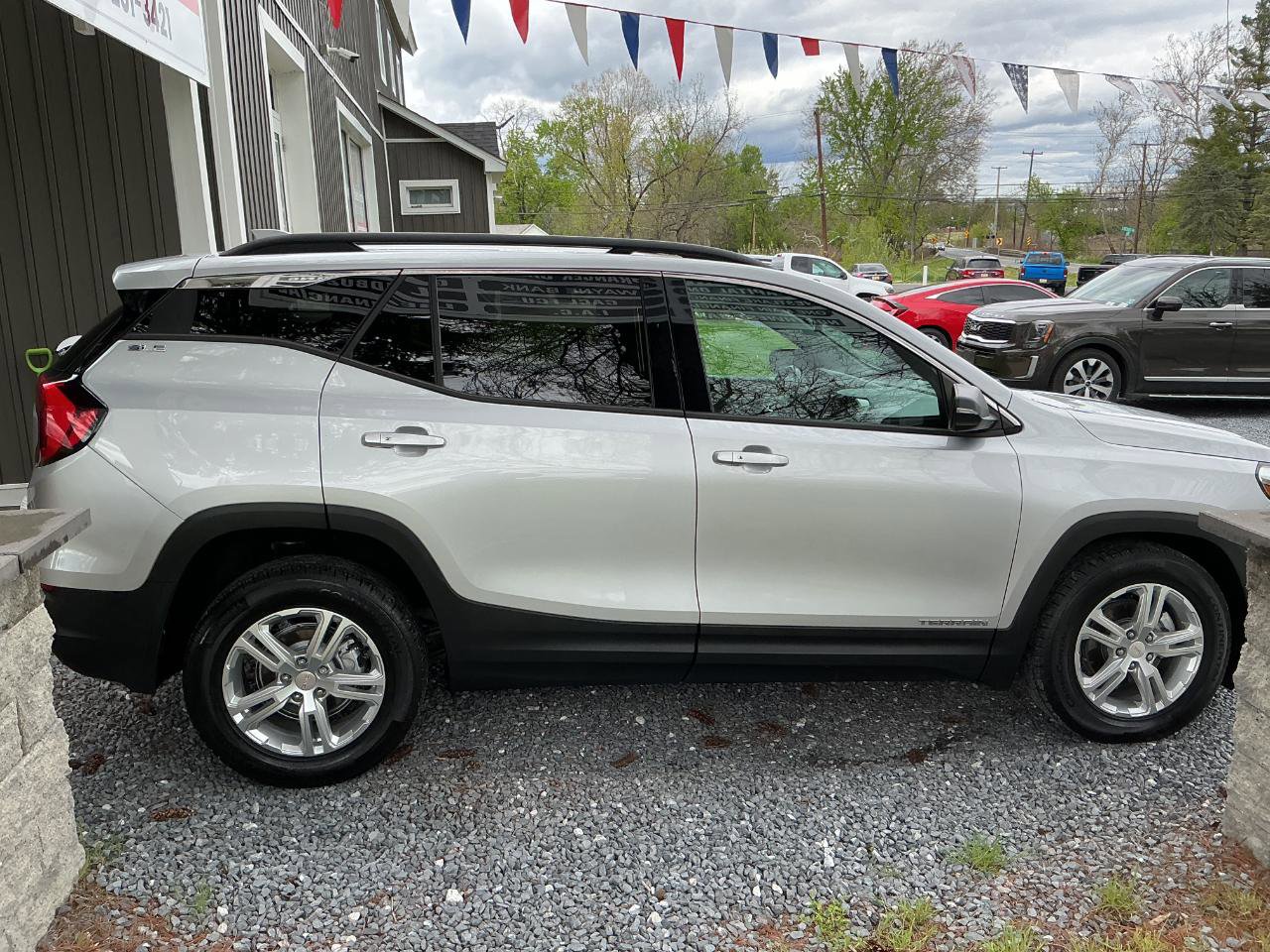 Used 2019 GMC Terrain SLE w/ Driver Convenience Package FWD image 6