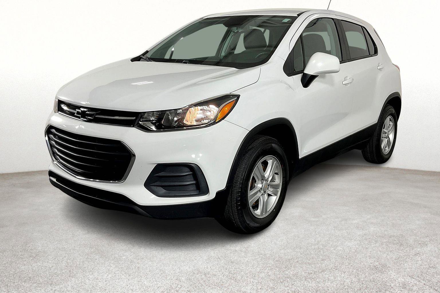 Used 2022 Chevrolet Trax LS w/ Tint and Cruise Package