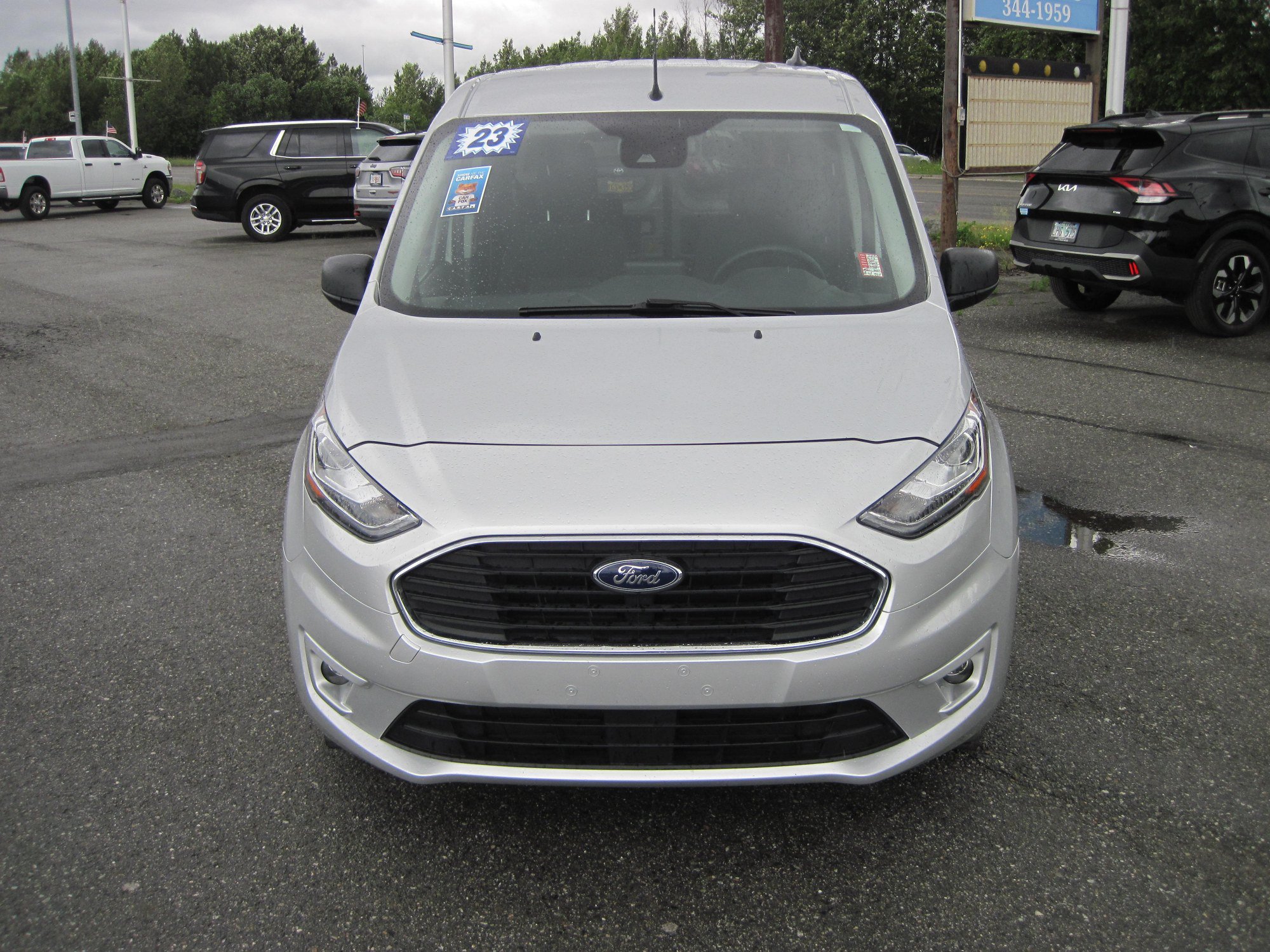 Used 2023 Ford Transit Connect XLT FWD image 2
