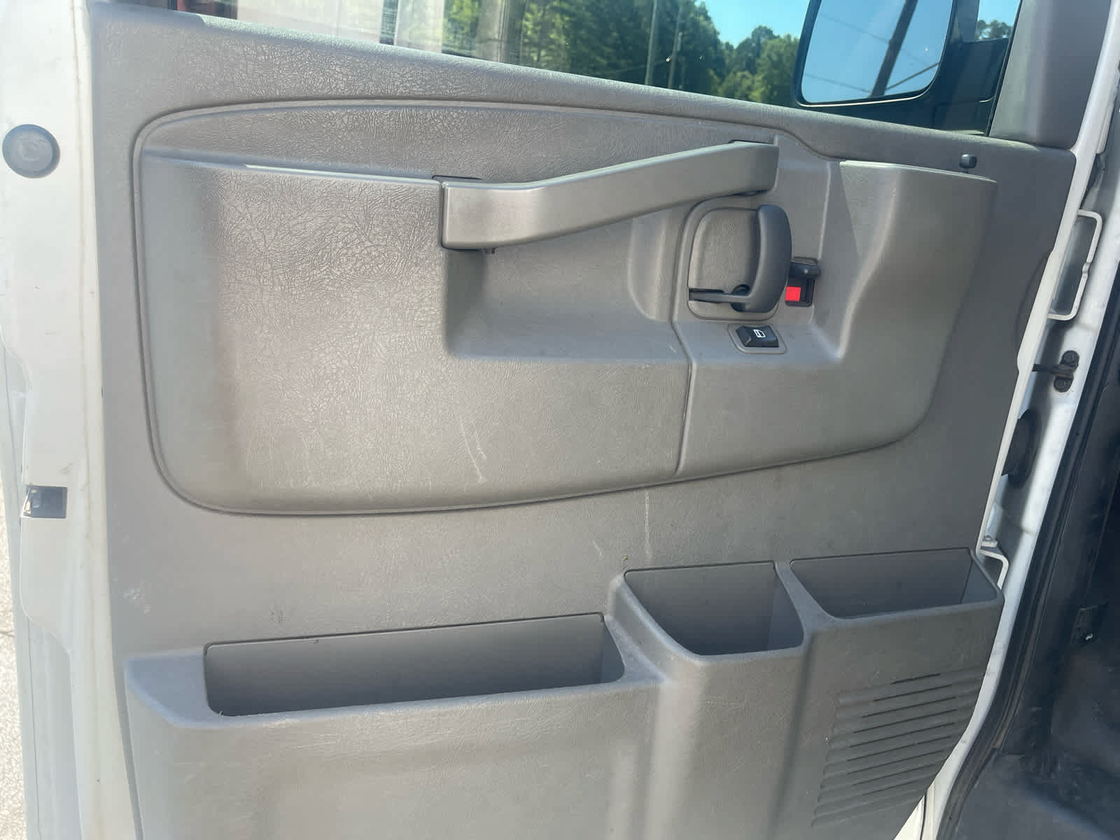 Used 2019 GMC Savana 3500 RWD image 10