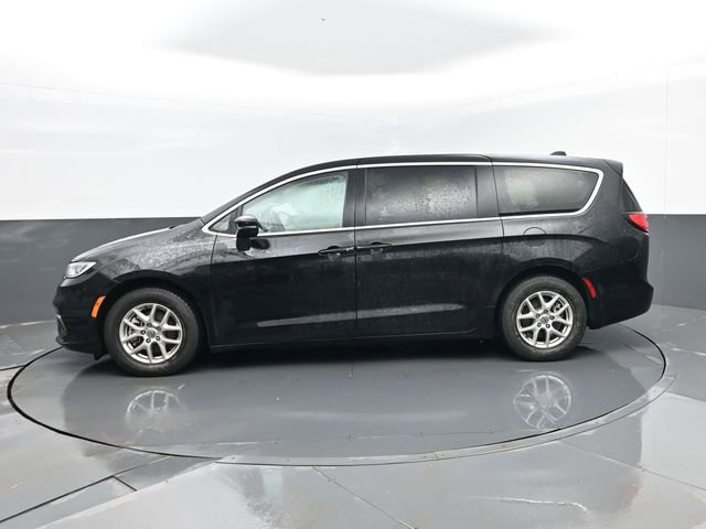Used 2024 Chrysler Pacifica Touring-L image 5