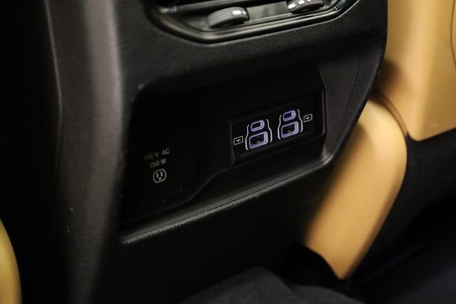 Used 2023 Jeep Grand Cherokee L Summit w/ Luxury Tech Group V AWD/4WD image 31