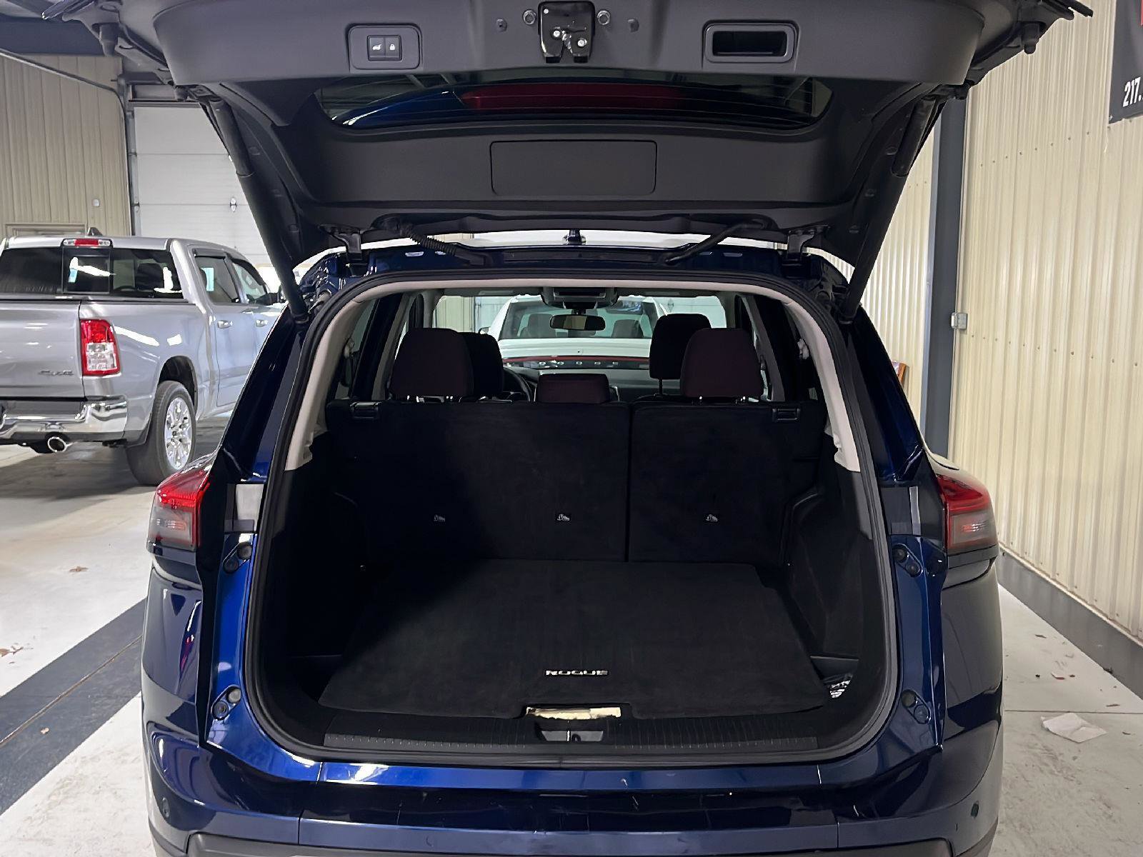 Used 2024 Nissan Rogue SV image 9