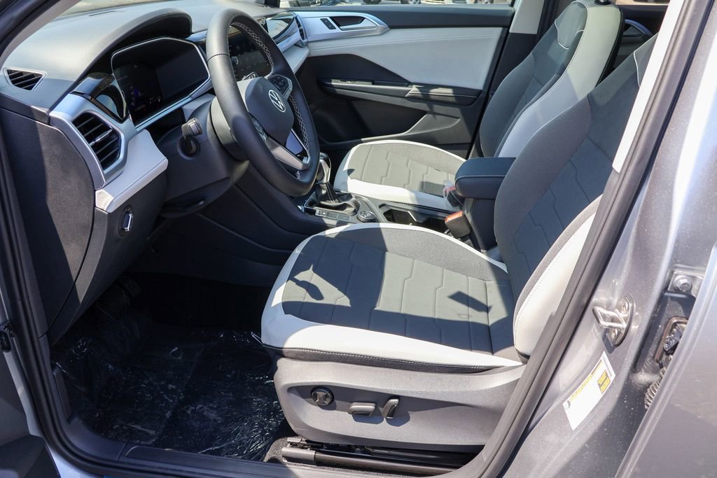 New 2025 Volkswagen Taos SE image 21