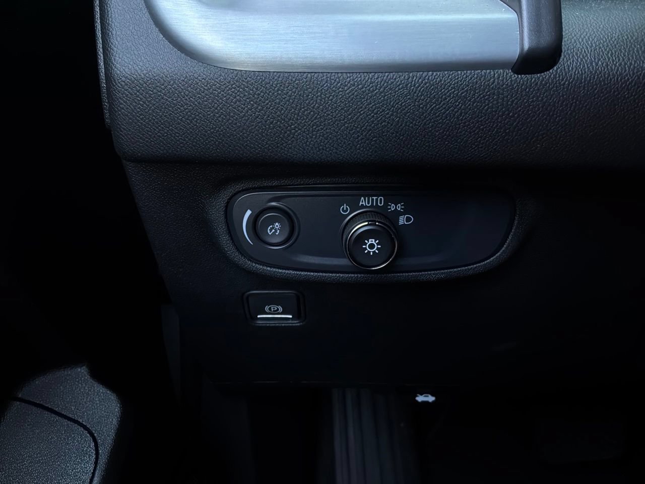 Used 2024 GMC Terrain SLE FWD image 20