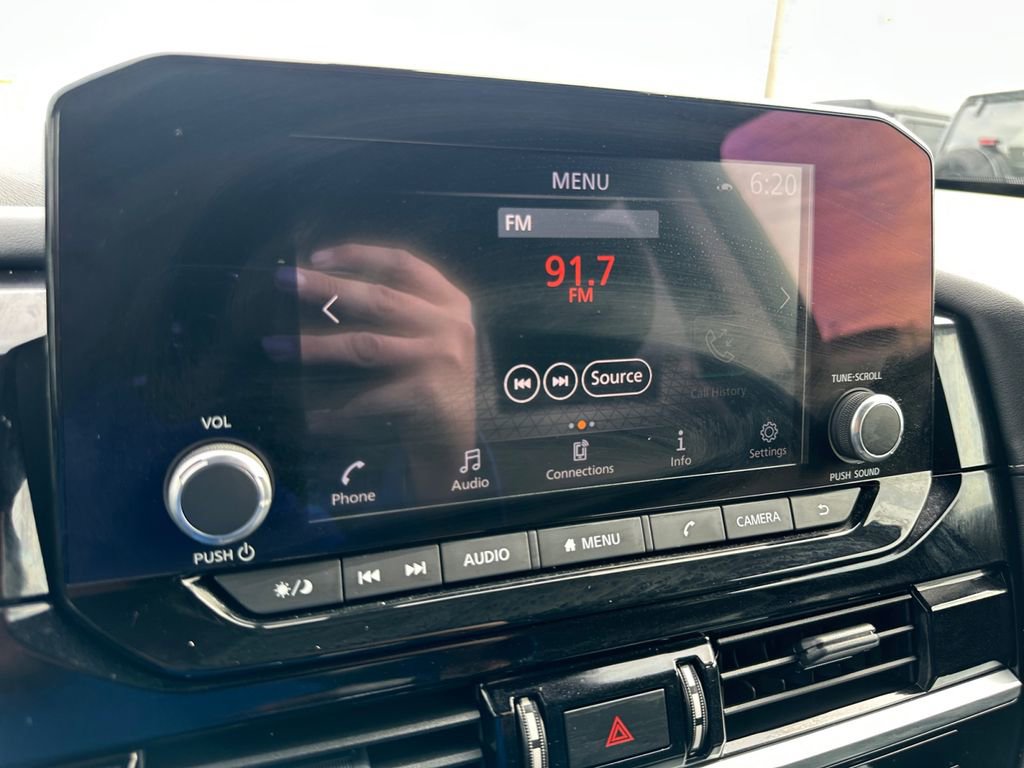 Used 2024 Nissan Pathfinder SV w/ SV Premium Package image 19