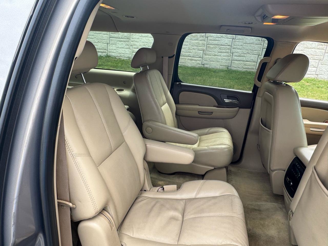 Used 2007 GMC Yukon XL SLT w/ SLT Preferred Equipment Group RWD image 14
