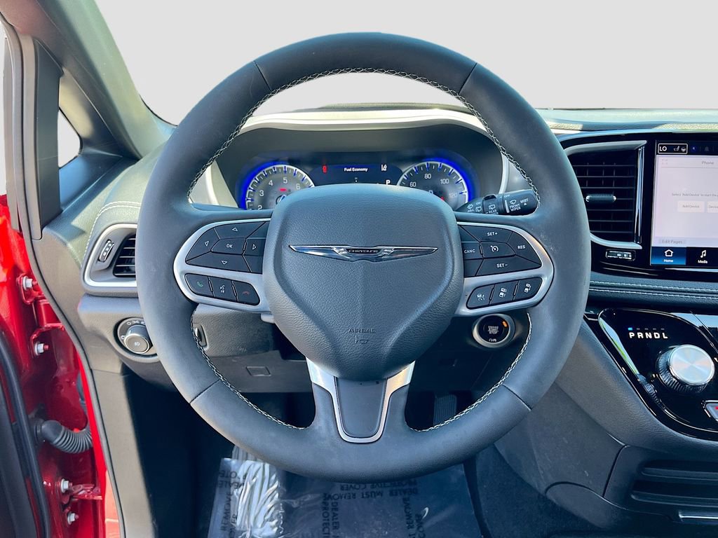 Certified 2025 Chrysler Pacifica Select image 11
