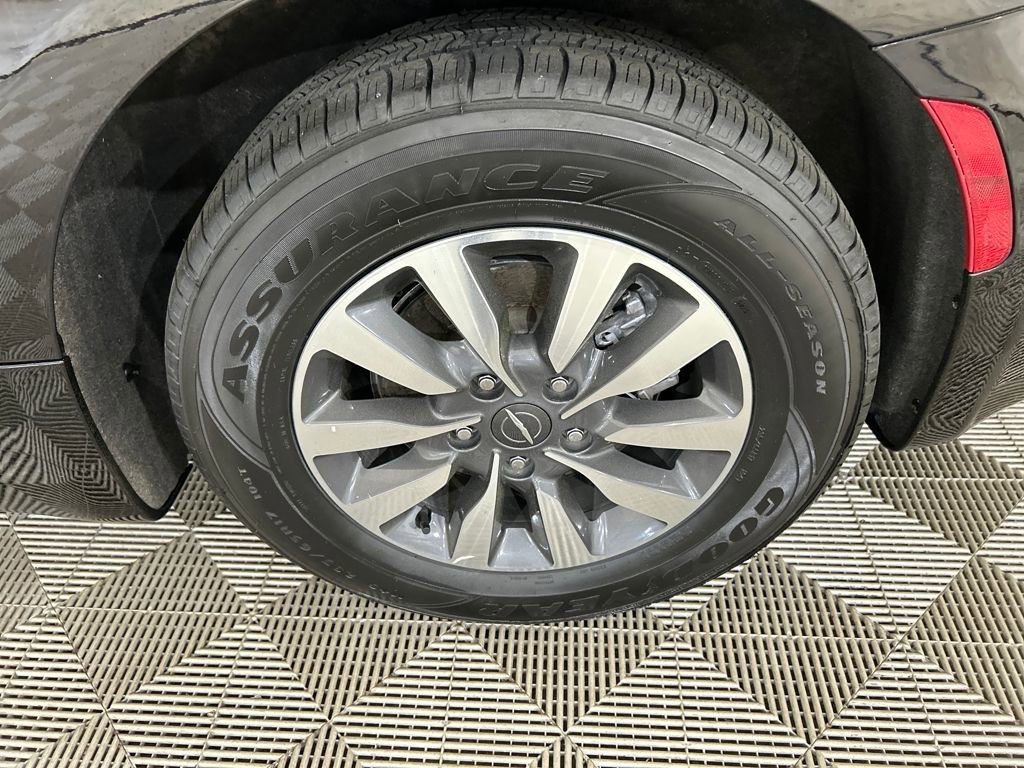 Used 2024 Chrysler Pacifica Select image 10