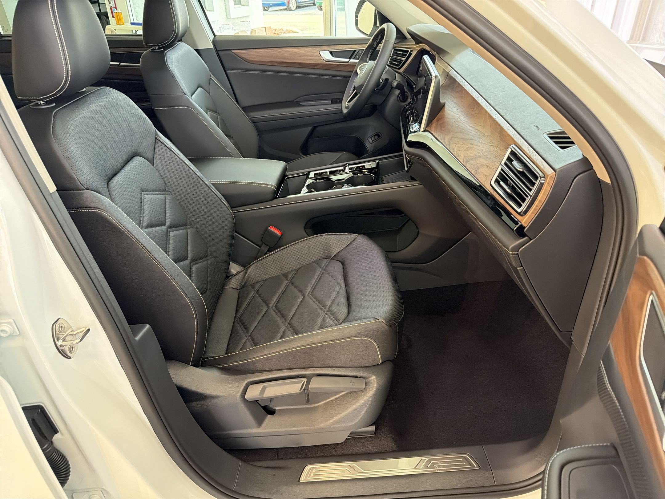 New 2026 Volkswagen Atlas SE FWD image 30