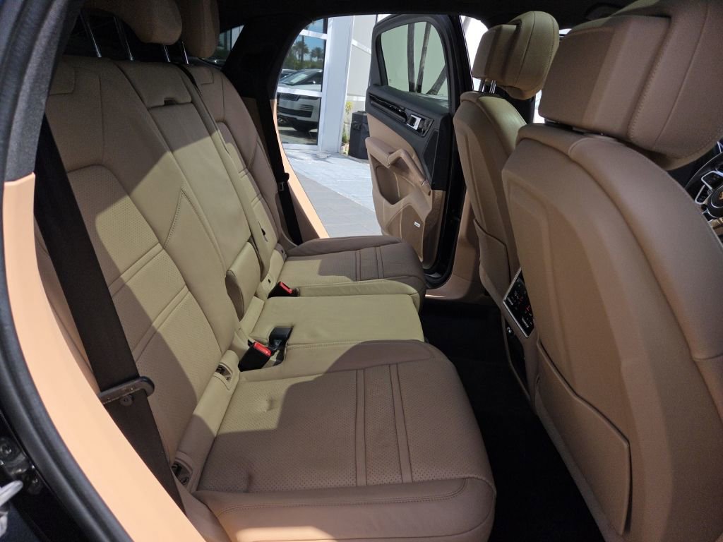 Used 2021 Porsche Cayenne Coupe image 22