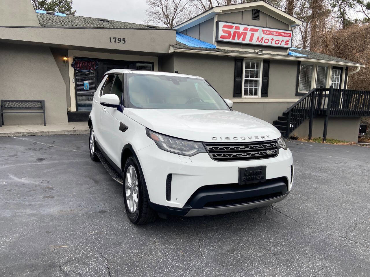 Used 2019 Land Rover Discovery SE AWD/4WD image 4