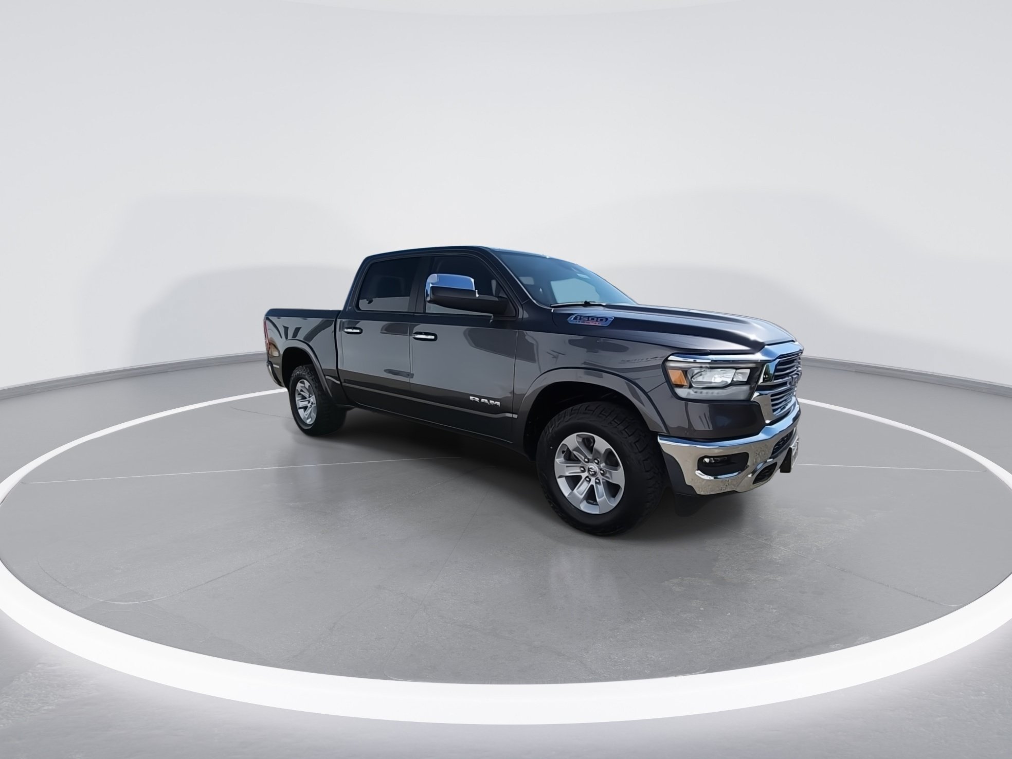 Used 2022 RAM 1500 Laramie AWD/4WD image 2