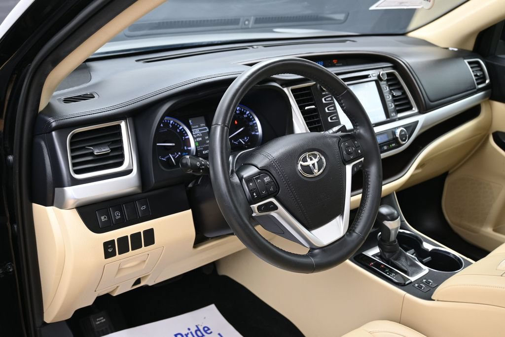 Used 2019 Toyota Highlander XLE AWD/4WD image 23