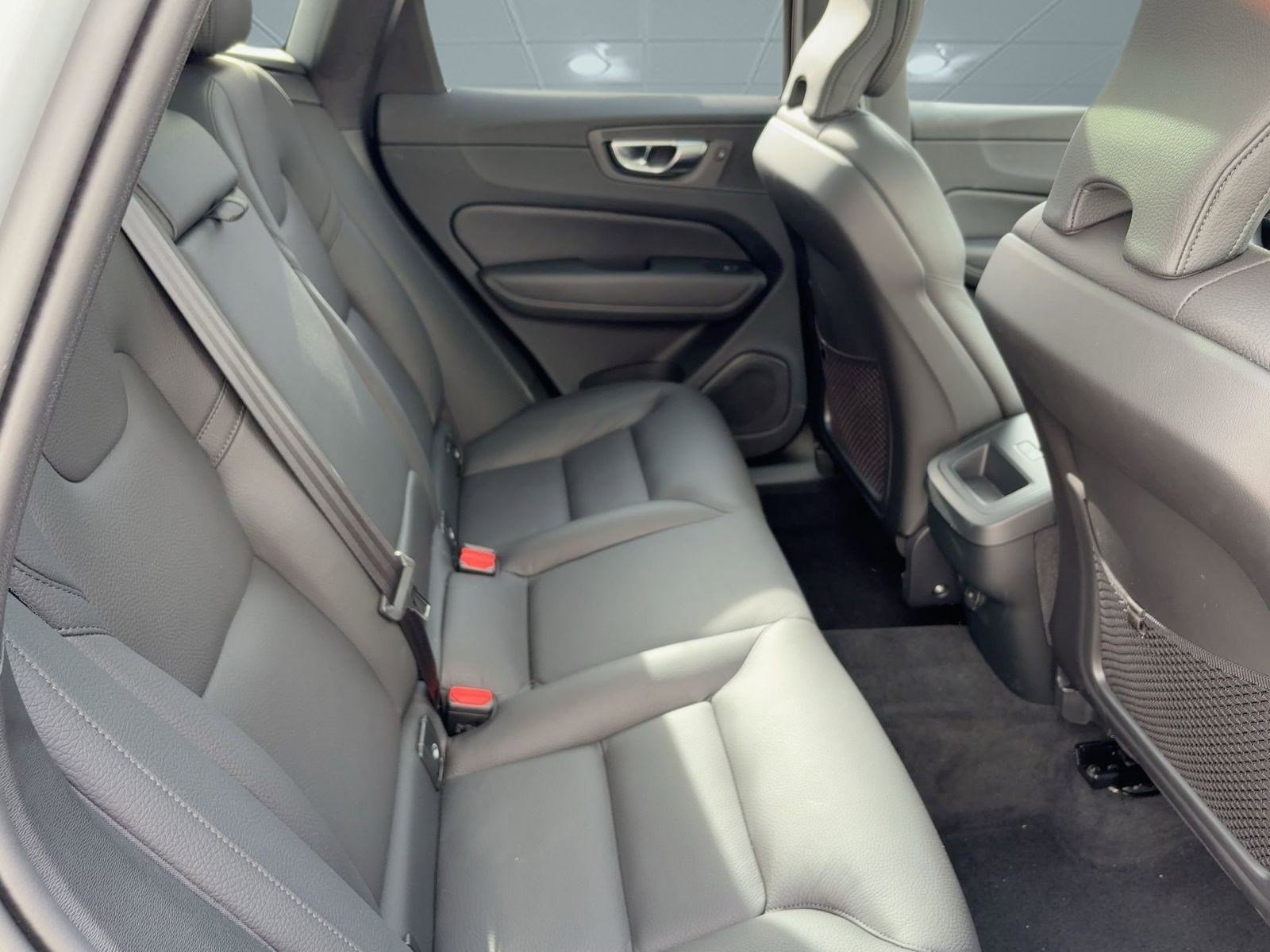 Certified 2025 Volvo XC60 B5 Plus image 29