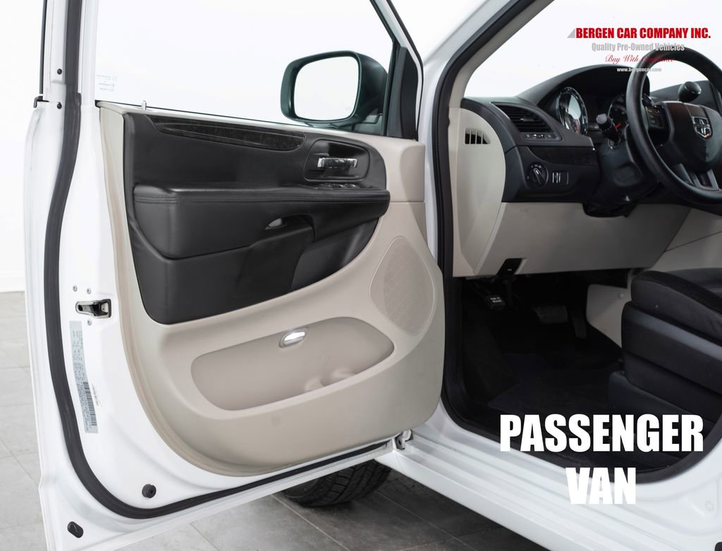 Used 2018 Dodge Grand Caravan SE w/ UConnect Hands-Free Group FWD image 6