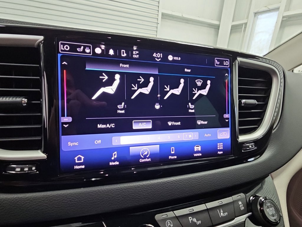 Used 2023 Chrysler Pacifica Touring-L FWD image 16